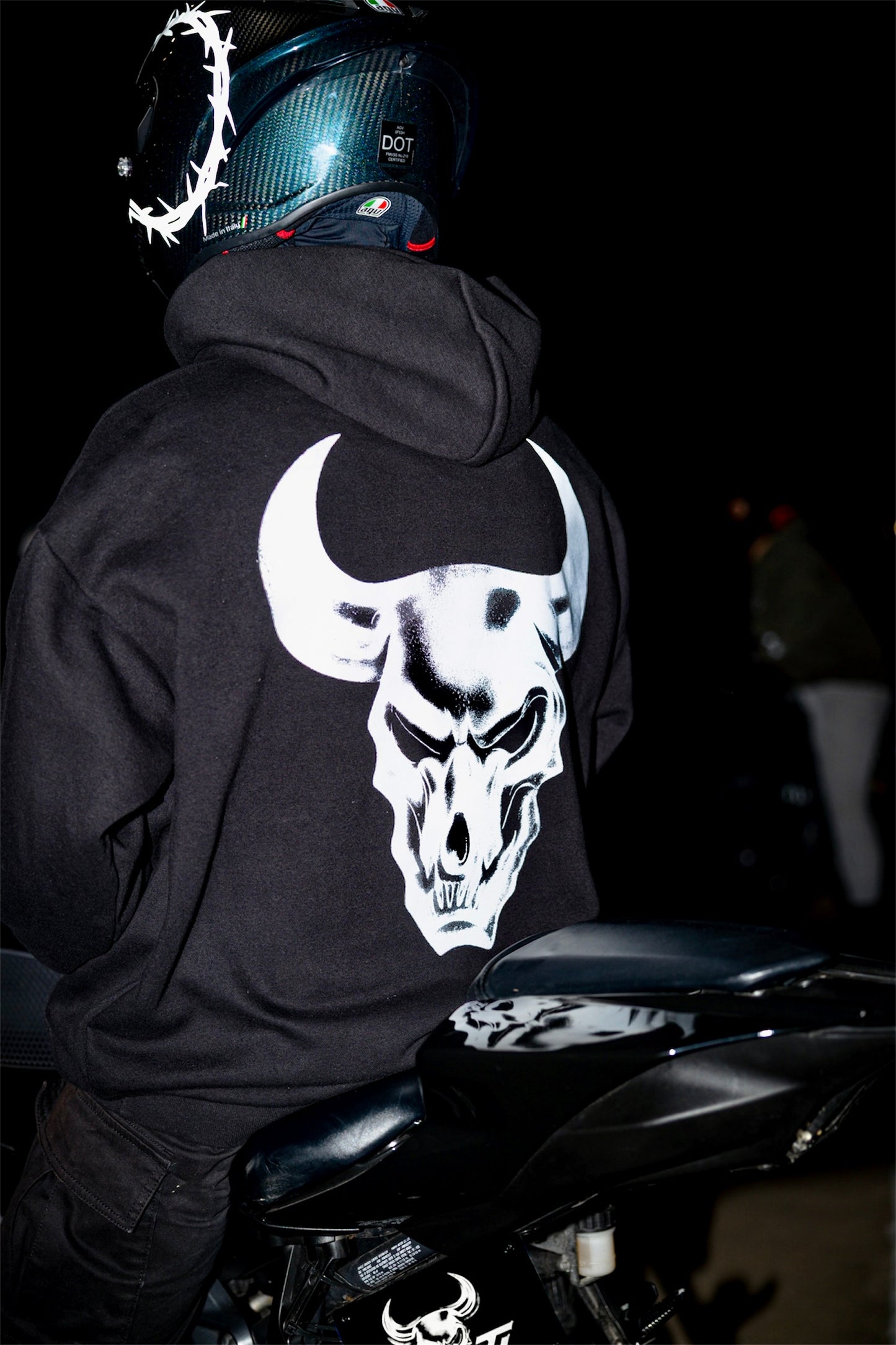 Ultra Heavyweight No
Drawstring Hoodie (WHITE BULL )
